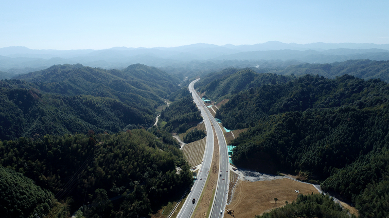 重大节点!宜遂高速P3标主线沥青面层全幅全线率先贯通